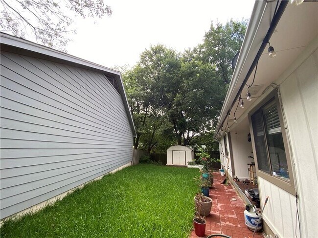 Building Photo - 11617 Pearwood Pl