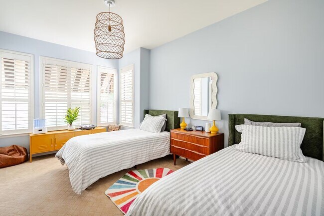 Building Photo - 6515 Minola St