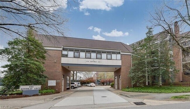 Building Photo - 696 Mowbray Arch