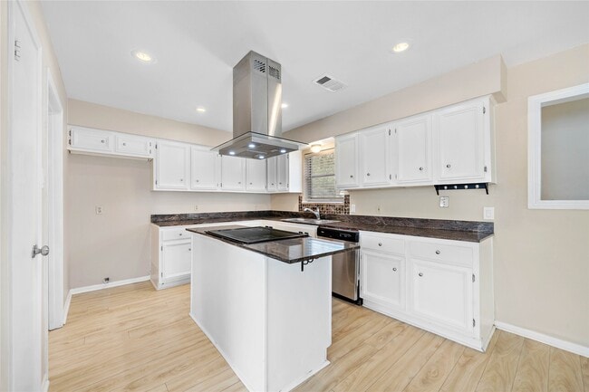 Building Photo - 4915 Kentington Dr