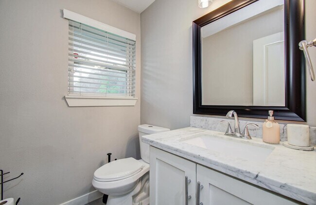 Building Photo - 4749 Benning Dr