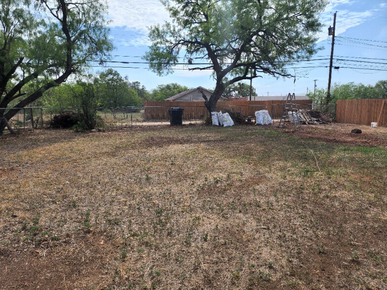 Building Photo - 1033 Pecan St