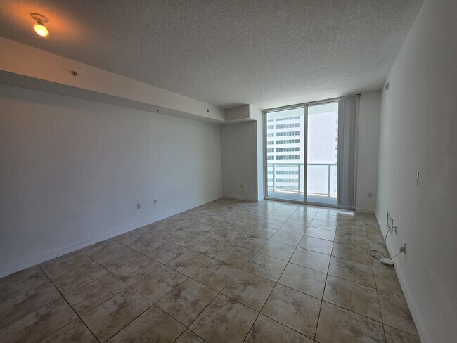 Building Photo - 1900 N Bayshore Dr