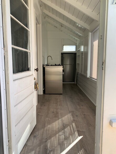 Kitchen - 1427 N Hudson Ave