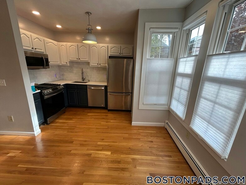 Building Photo - 120 Highland St