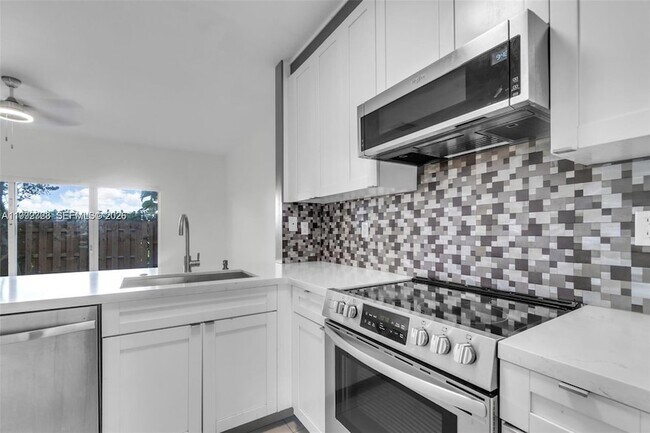 Building Photo - 1720 NE 33rd Ave