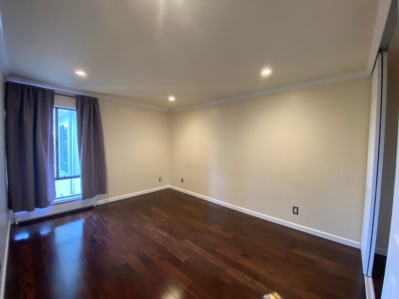 Main Bedroom - 4 Admiral Dr