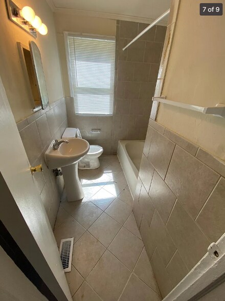 Building Photo - 3915 E Chatham Dr