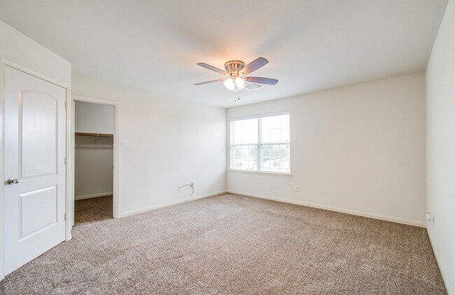 Building Photo - 8218 Hall View Dr
