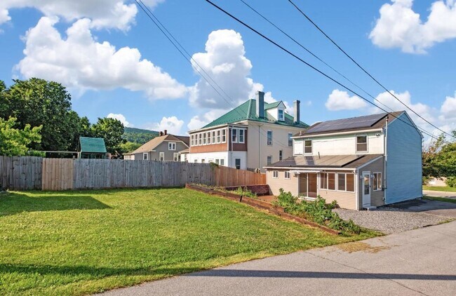 Building Photo - Charming Single Family for Lease