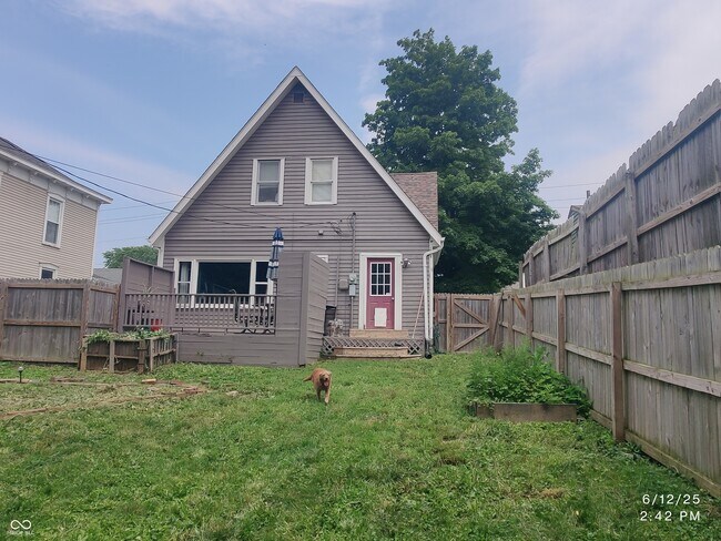 Building Photo - 121 N Main St