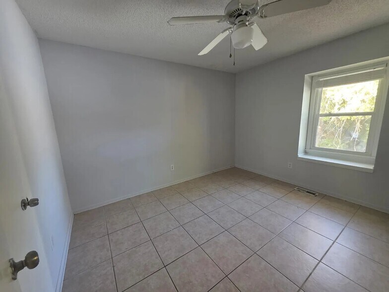 Building Photo - 1619 Forest Dr