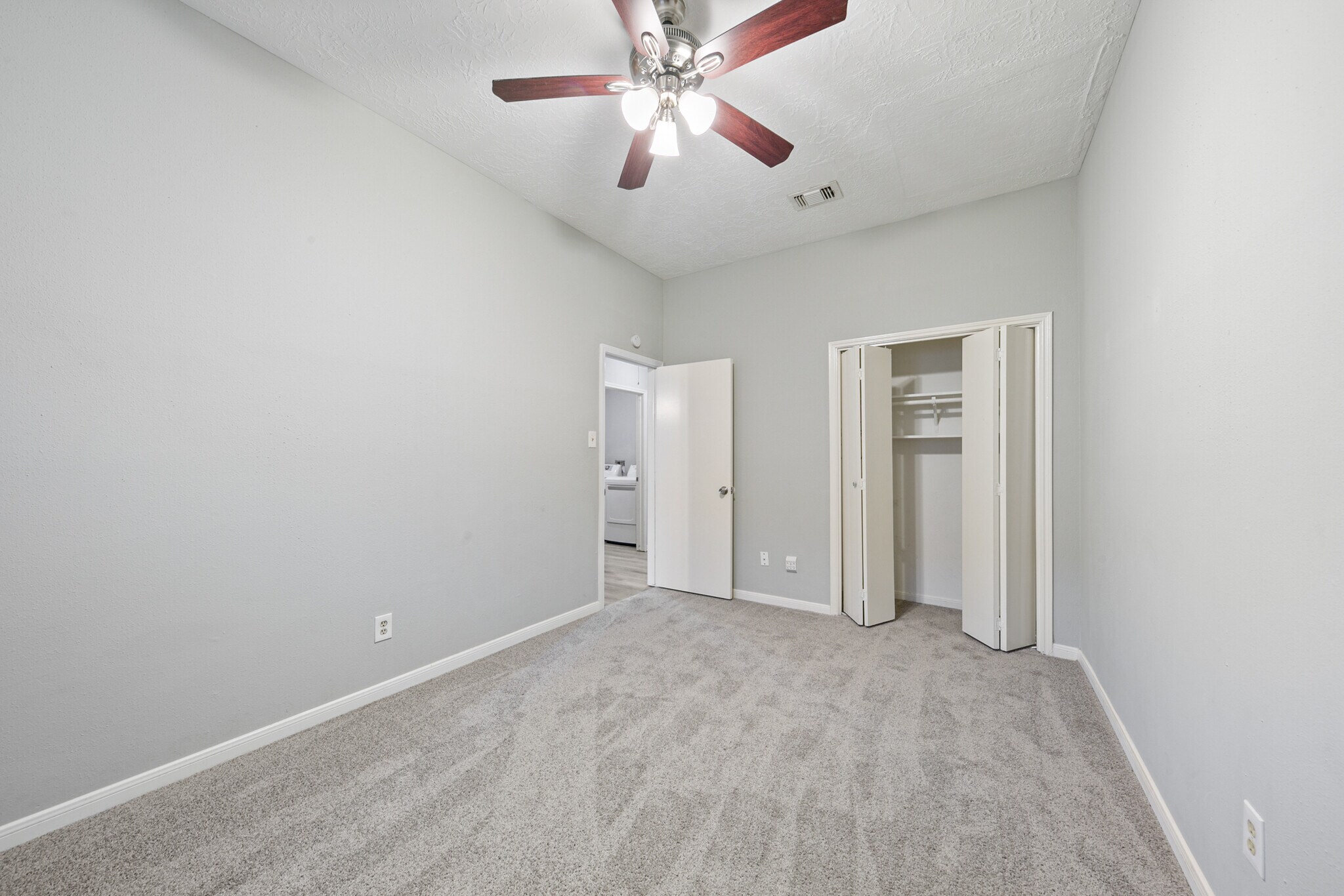 Building Photo - 10530 Rippling Fields Dr