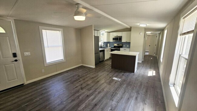 Building Photo - 231 Lakeview Ct