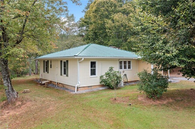 Building Photo - 696 Keetor Rd