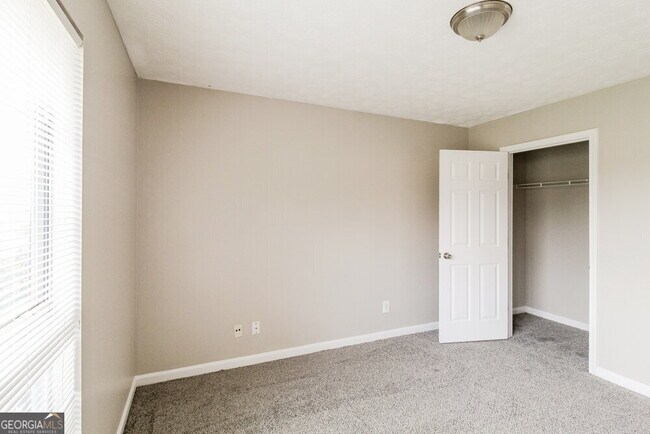 Building Photo - 6165 Leverett Dr