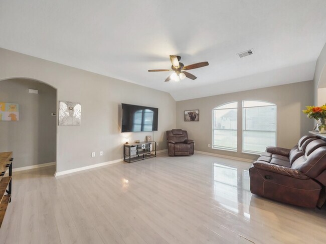 Building Photo - 4006 Raspberry Ct