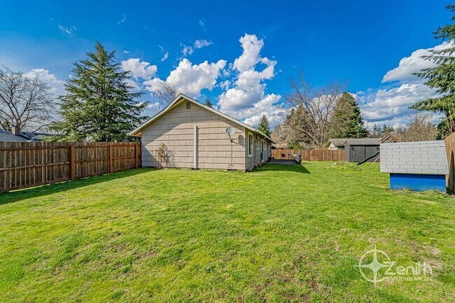 Building Photo - 1011 NE 82nd Ave