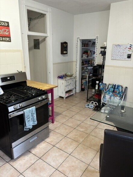 Building Photo - 11 Feneno Ter