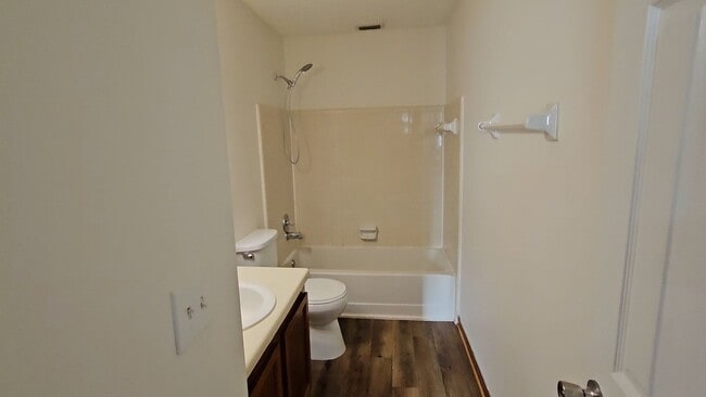 Building Photo - $1150 - Jefferson Square - MOVE IN SPECIAL