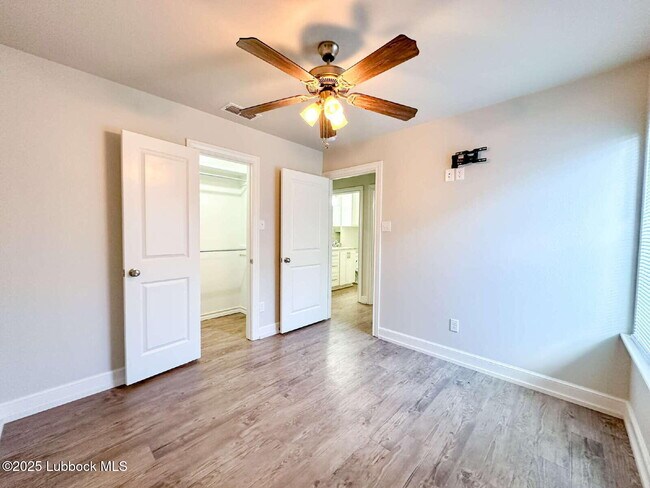 Building Photo - 1108 N Gardner Ave