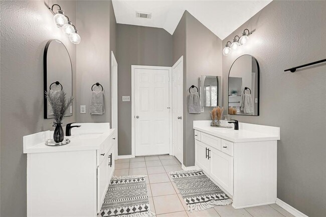 Building Photo - 12938 Cascadia Knoll Ct