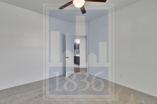 Building Photo - 1204 Thackeray Ln