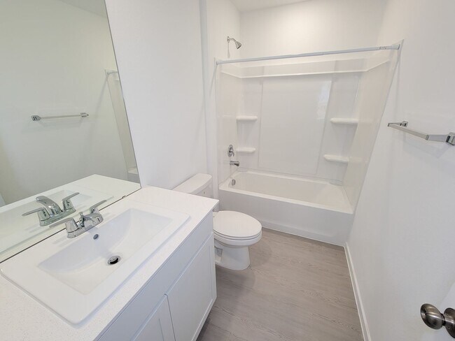 Building Photo - This single-story home shares an open layout between the kitchen, nook and family room for easy e...