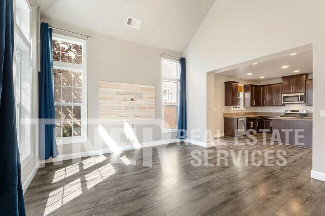 Building Photo - 1040 Matthews Run Way