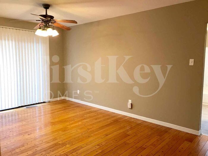 Building Photo - 2585 Teakwood Manor Dr
