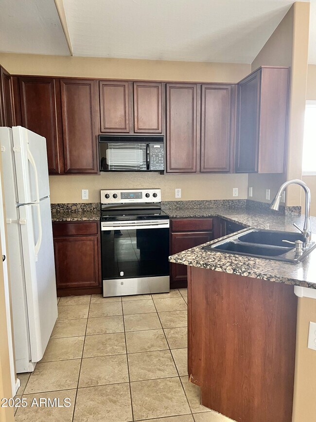 Building Photo - 4075 E Windsor Dr