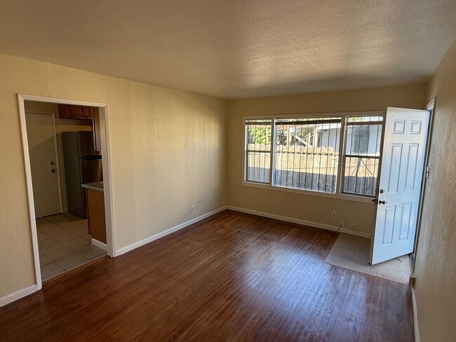 Primary Photo - Gaynor Ave, 1317-1321