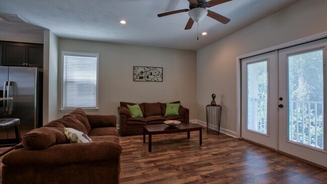 Building Photo - 1864 Belle Vue Way