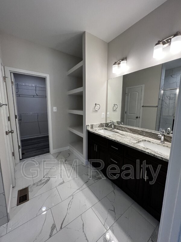 Building Photo - 38 Meadow View Ln