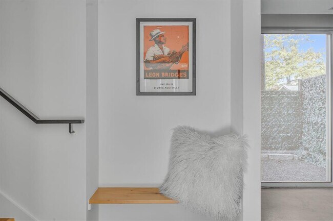 Building Photo - 2301 S 5th St