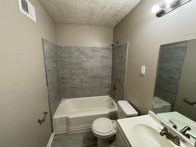 Building Photo - 3065 Earnett St