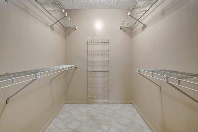 Building Photo - 15792 Philodendron Cir