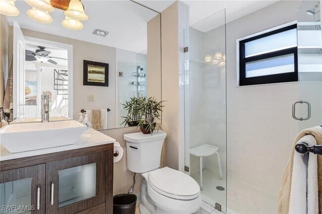 Building Photo - 805 River Point Dr