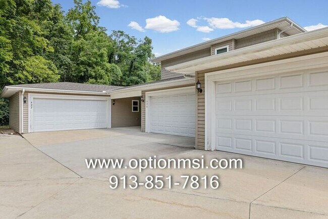 Building Photo - Beautifully Updated Liberty Home in a Prime Location!