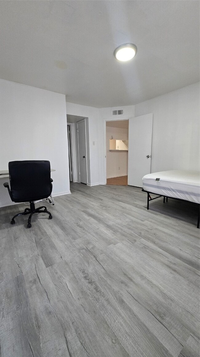 Building Photo - 8427 Hearth Dr