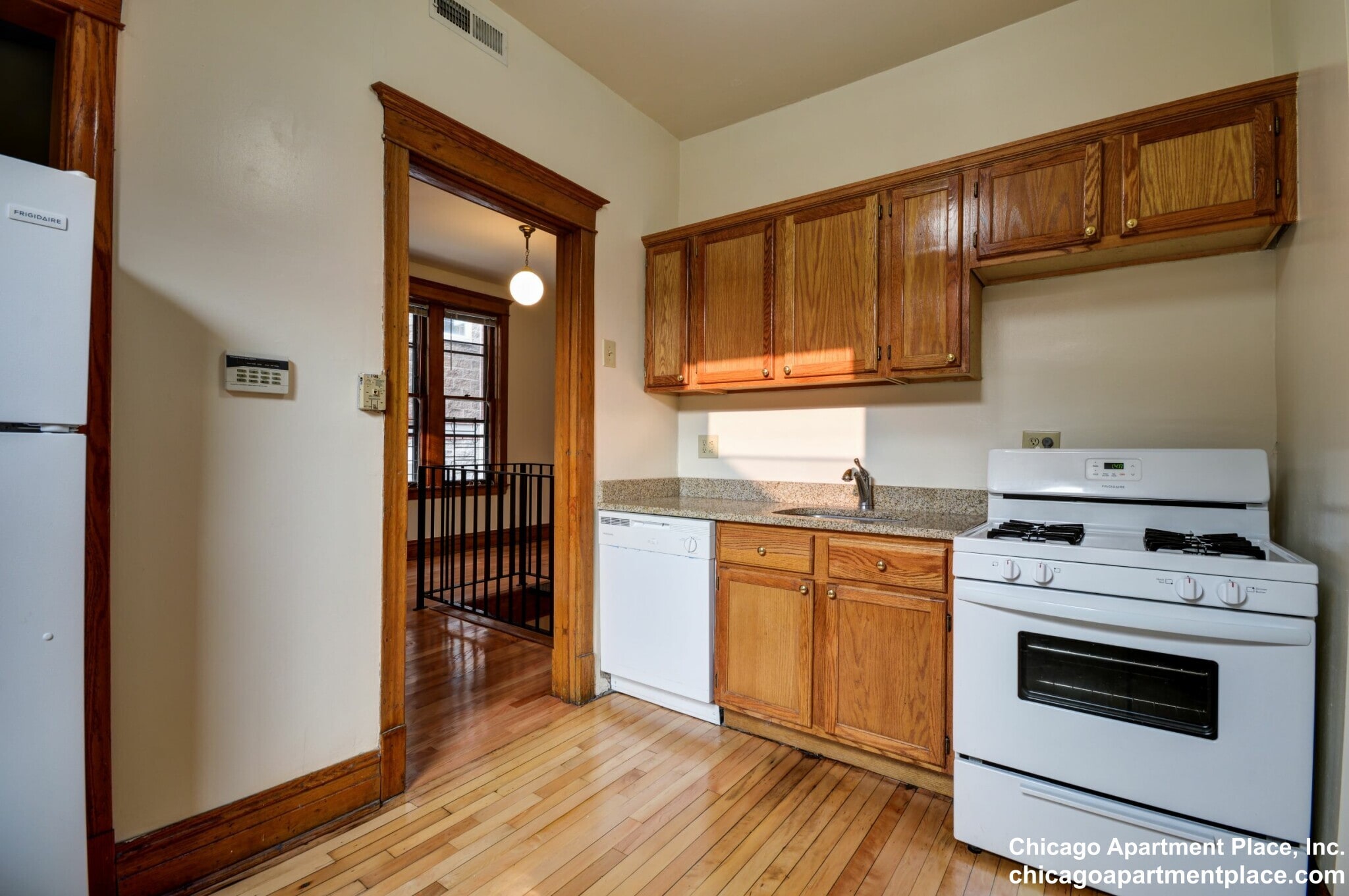 Building Photo - 3914 N Greenview Ave