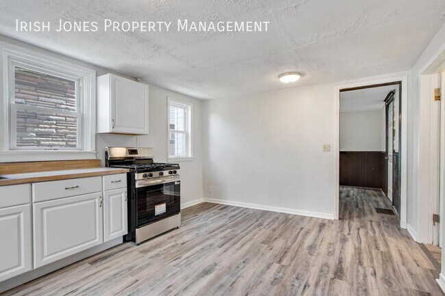 Building Photo - 935 Niagara St
