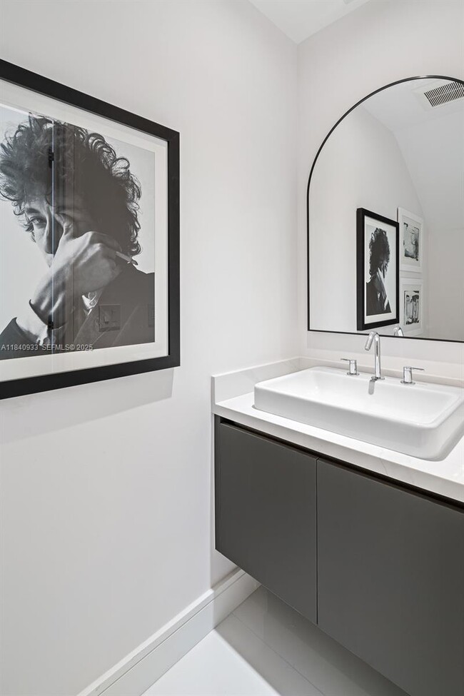 Building Photo - 2984 Coconut Ave