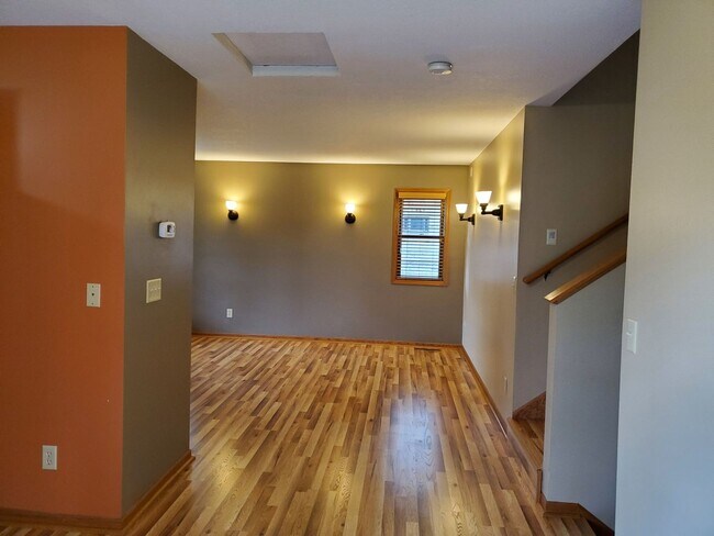 Building Photo - Elliot Park Minneapolis, Stand Alone House, Updated and Eco-friendly
