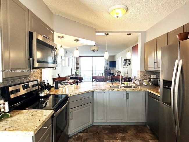 Building Photo - 117 Lake Emerald Dr