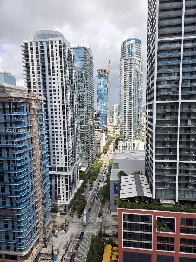 Building Photo - 121 NE 5th St