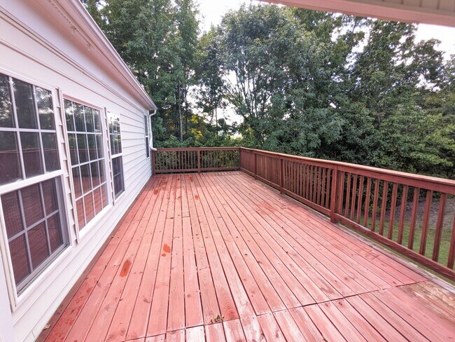 Building Photo - Spacious 5-Bedroom, 3-Bath Home with Excep...