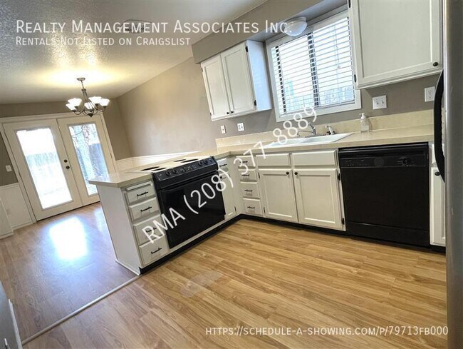 Building Photo - 5349 W Grover St