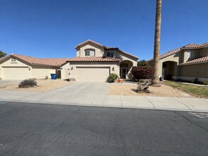 Building Photo - 1340 W Sparrow Dr