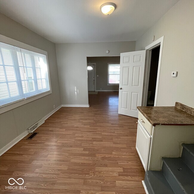 Building Photo - 2009 Westview Dr